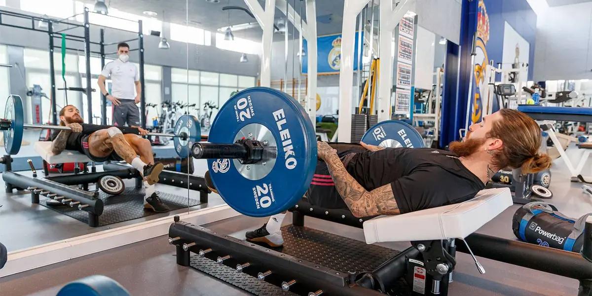 A pesar de que actualmente se encuentra viviendo en París, Sergio Ramos abrió un gimnasio en Madrid y la inauguración fue espectacular.