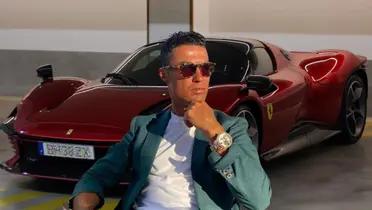 A Ronaldo parece no importarle las críticas, la fortuna que gastó en un Ferrari
