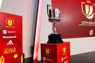 Al asistente que movia las bolillas del sorteo se le escapó un detalle que dejó en evidencia lo arreglada que está la Copa del Rey.