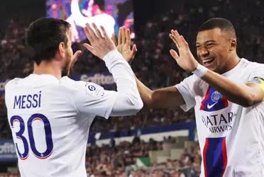 Al astro argentino no se lo vio cómodo en los festejos de su equipo.