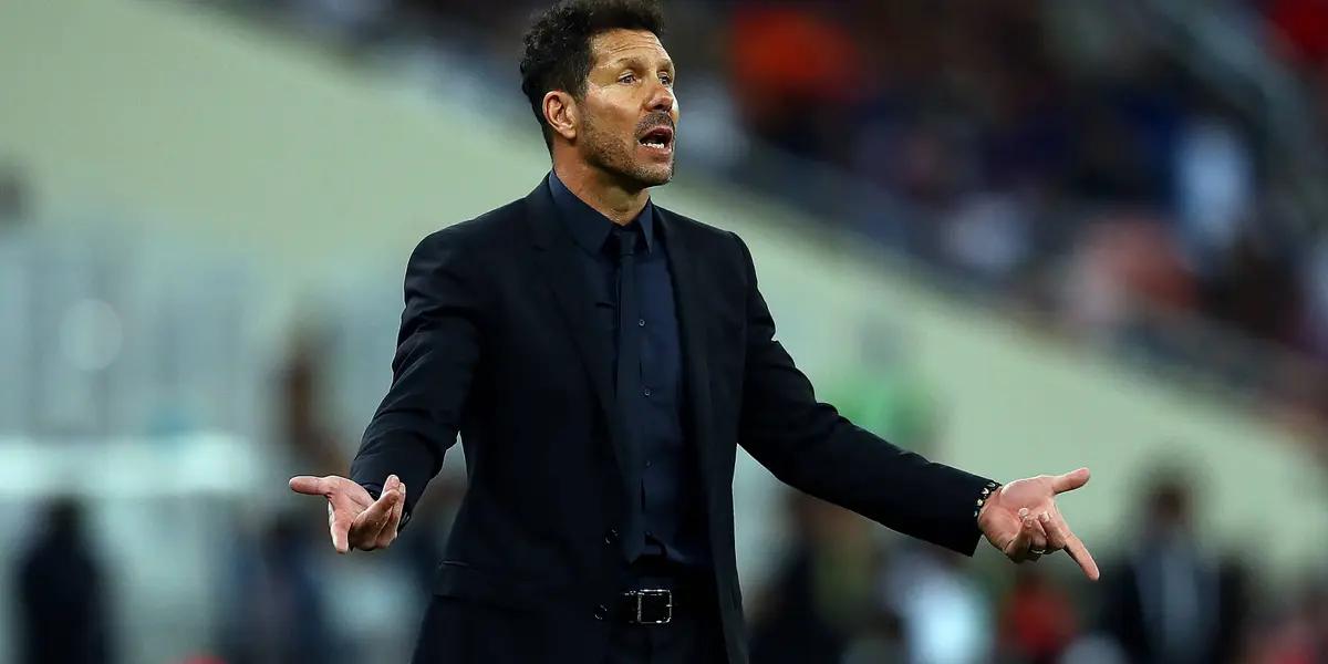 Al entrenador argentino parece no salirle las cosas en esta temporada y los aficionados estarían hartos con la forma de jugar de su equipo.