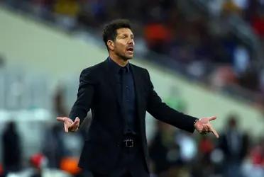 Al entrenador argentino parece no salirle las cosas en esta temporada y los aficionados estarían hartos con la forma de jugar de su equipo.