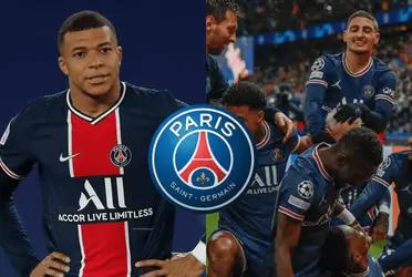 Al finalizar el encuentro, uno de los compañeros de Mbappé le escribió en la pelota del hat-trick el apodo “pingüino”