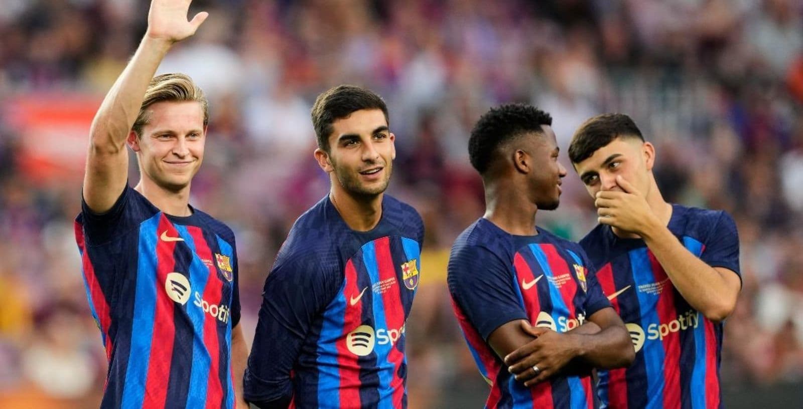 Alejandro Balde está muy lejos de ser unos de los mejores pagados del club catalán y estaría pidiendo un aumento de sueldo para renovar.