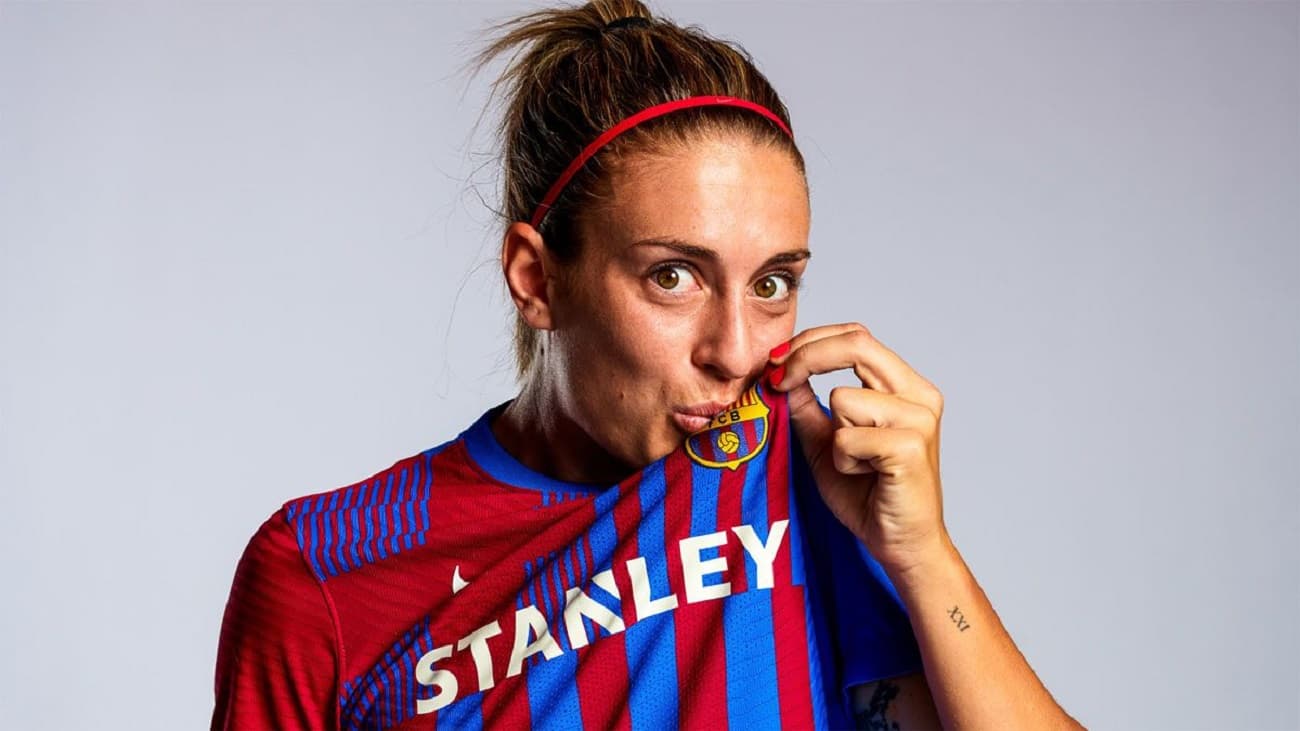 Alexia Putellas además de ser la mejor jugadora en la actualidad ahora ostenta otro record. A duplicado la venta de camisetas con su nombre en el Barcelona, superando incluso a los jugadores del fútbol masculino.