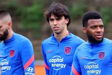 Ambos tienen todos los boletos para irse del Atlético de Madrid y el DT argentino busca sacarles todo el jugo posible.