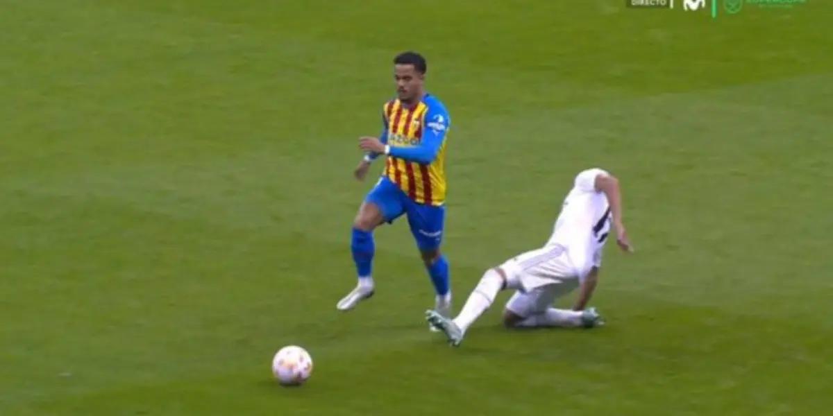 Ancelotti no tiene laterales a quien improvisara en ese sector