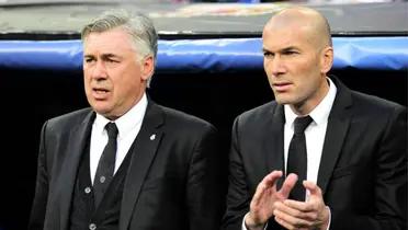 Ancelotti y Zidane juntos en el banquillo de suplentes.