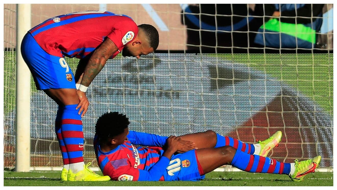 Ansu Fati heredó la histórica camiseta número "10" de Lionel Messi en Barcelona. En su primera temporada con el mítico dorsal, fue más noticia por lesionarse que por ser difinitorio en favor de su equipo.