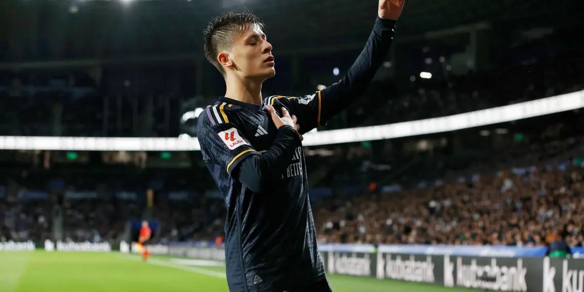 Arda Güler festeja con la camiseta del Real Madrid su gol.