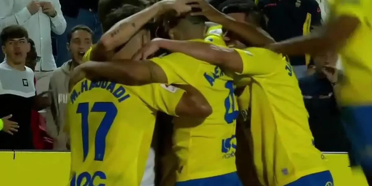 Atlético de Madrid se dejó estar y Las Palmas salió con otro semblante al 2do tiempo. Rodríguez adelantó a los locales