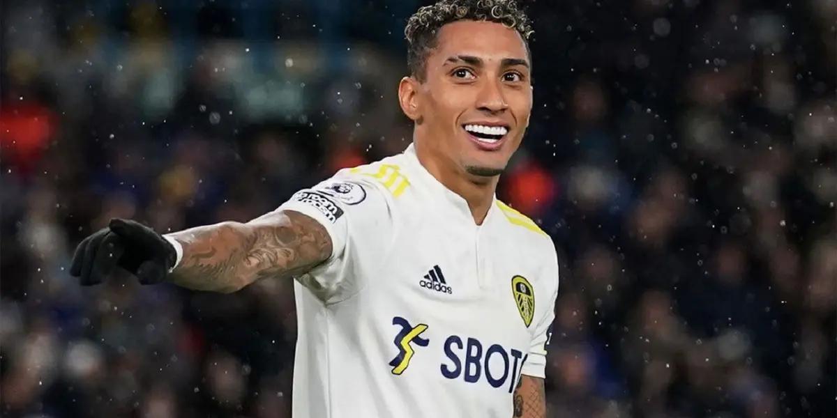 Barcelona busca hace meses un extremo para reforzarse de cara a la próxima temporada. Raphinha es el favorito y se tiene un acuerdo en su contrato hace meses, solo restaría acordar con el Leeds que de perder la categoría la cláusula del brasileño pasaría de 75 a 25 millones.