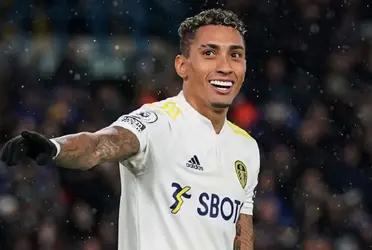Barcelona busca hace meses un extremo para reforzarse de cara a la próxima temporada. Raphinha es el favorito y se tiene un acuerdo en su contrato hace meses, solo restaría acordar con el Leeds que de perder la categoría la cláusula del brasileño pasaría de 75 a 25 millones.
