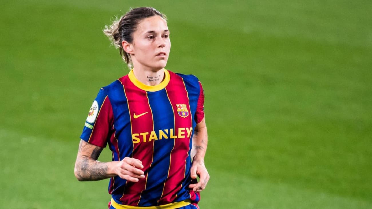 Barcelona Femenino es el mejor equipo de la Liga Iberdrola y uno de sus bastiones es la gran defensora Mapi león. El Real Madrid Femenino busca pisar fuerte en su disciplina y desde el gran nivel de Olga Carmona se ilusiona con que así sea, en esta nota te contamos quien es mejor.