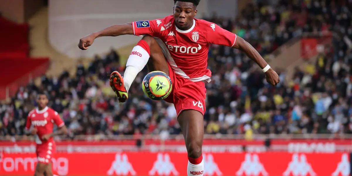 Barcelona ya está buscando refuerzos para la próxima temporada y ahora la búsqueda estaría centrada en un centrocampista por si finalmente Frenkie De Jong abandona el equipo culé. Aurélien Tchouaméni del Mónaco sería el jugador elegido y su fichaje costaría entre 40 y 50 millones de euros.