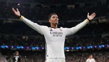 Bellingham con la camiseta del Real Madrid festejando su gol.