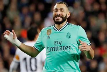 Benzema deslumbra a fuerza de goles pero su vendaje en la mano derecha también capta la atención de los fanáticos.