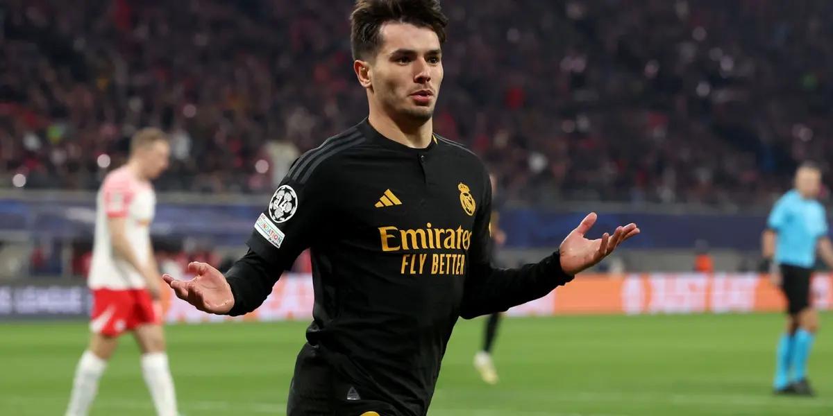 Brahim Díaz festejando con la camiseta del Real Madrid.