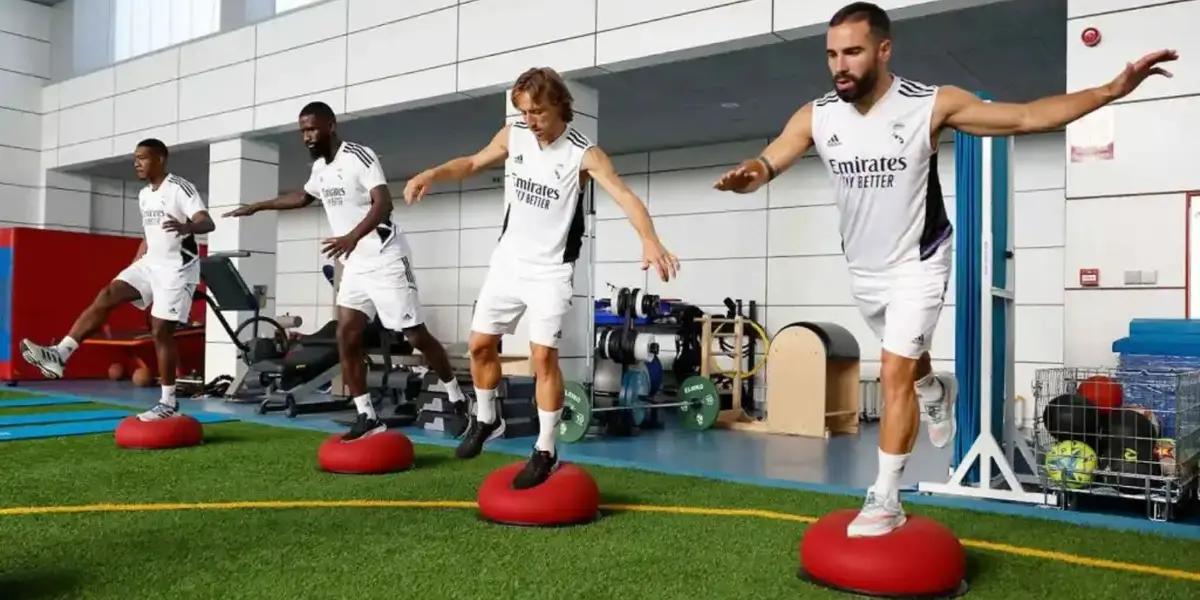 Carlo Ancelotti dio a conocer hoy a los jugadores que estarán disponibles para el partido contra Real Betis como visitante.