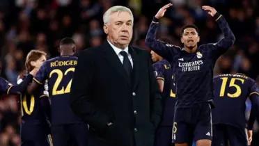 Carlo Ancelotti, entrenador del Real Madrid, con Jude Bellingham