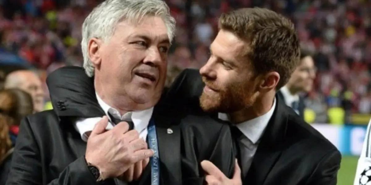 Carlo Ancelotti, entrenador del Real Madrid, con Xabi Alonso
