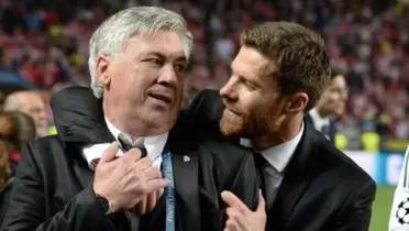 Carlo Ancelotti, entrenador del Real Madrid, con Xabi Alonso