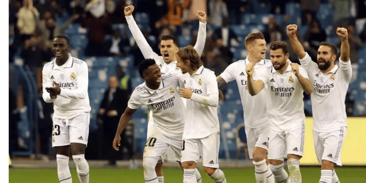 Carlo Ancelotti tuvo que apelar al ingenio por la cantidad de bajas y armó este once para intentar ser líder