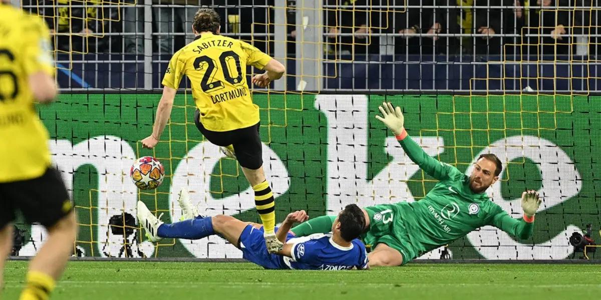 César Azpilcueta tapa el remate de Sabitzer en el Borussia Dortmund-Atlético Madrid