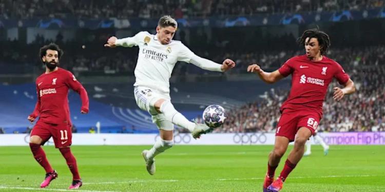 (VIDEO) Justo antes del Liverpool vs Real Madrid, la jugada sucio de los hinchas ingleses