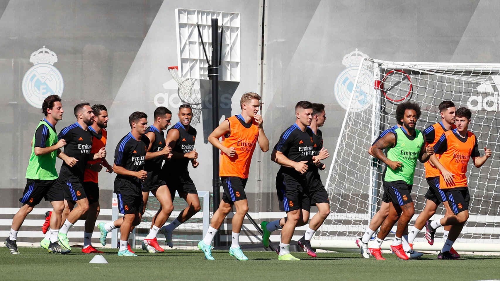 Comienza La Liga un año más, y el Real Madrid no quiere dejar pasar otro año sin conquistar el torneo de liga que muchas veces supo levantar. Carlo Ancelotti ya tiene en mente cuales serían los 11 guerreros que sandran a cancha en el debut.