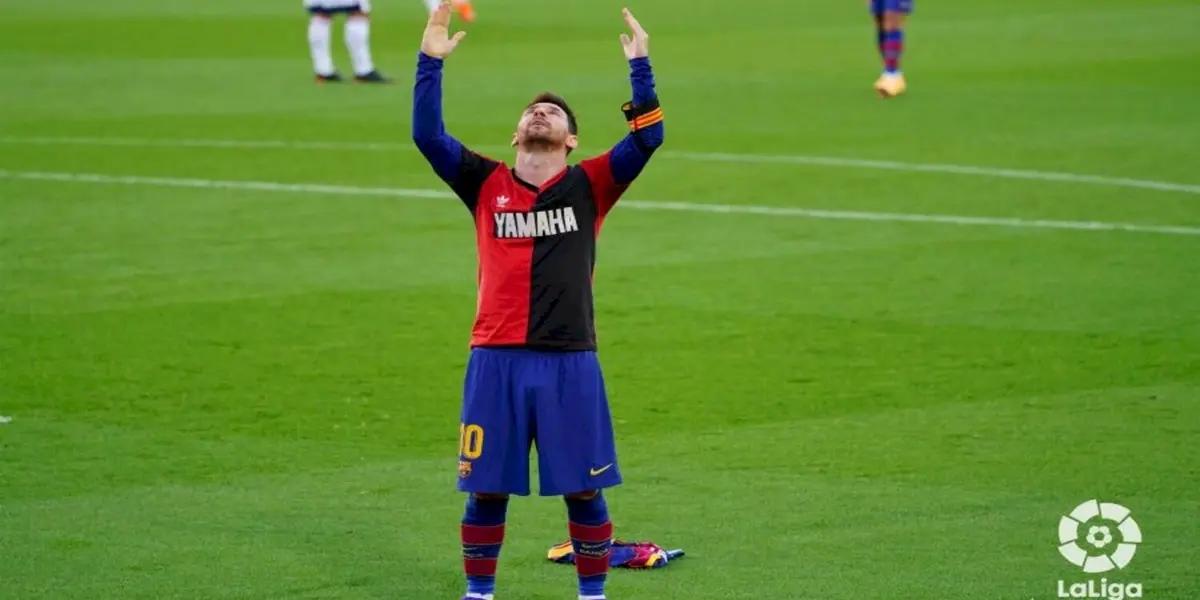 Como si hubiese sido pensado previamente, o diagramado por un libreto, Messi intentó imitar la icónica jugada.