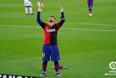 Como si hubiese sido pensado previamente, o diagramado por un libreto, Messi intentó imitar la icónica jugada.