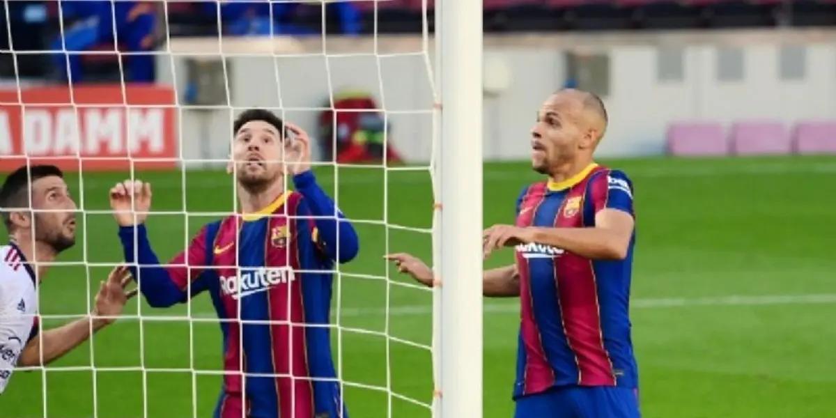 Como si hubiese sido pensado previamente, o diagramado por un libreto, Messi intentó imitar la icónica jugada.