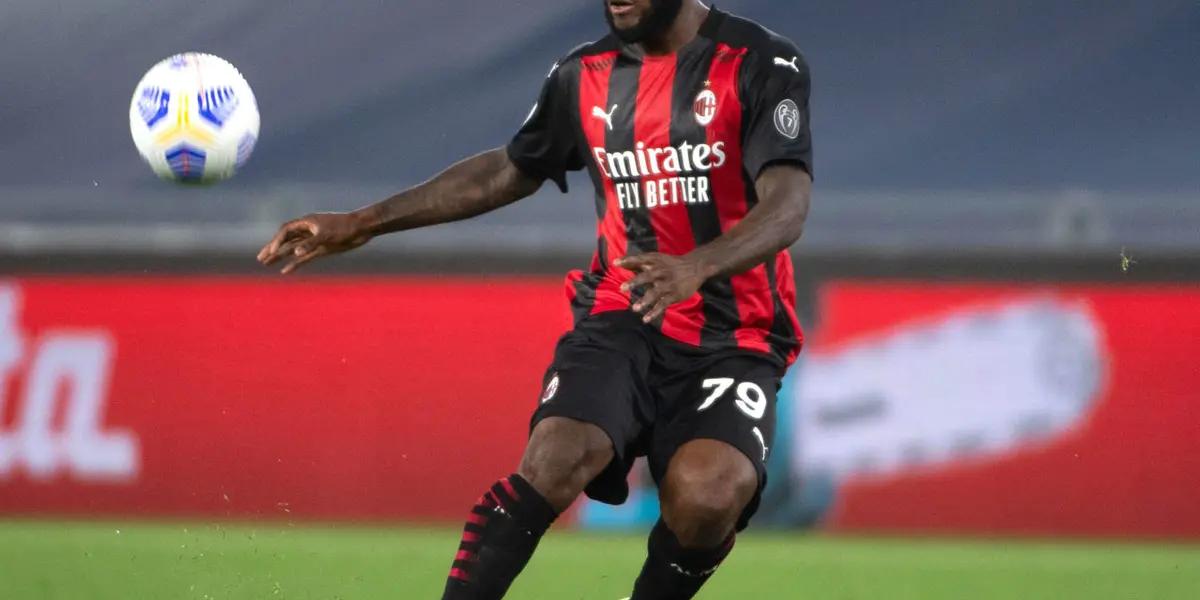 Como sucedió con Wijnaldum, ambos clubes se disputarán la contratación del marfileño. El equipo francés ahora también se ha fijado en el centrocampista del Milan Franck Kessié, que concluye contrato y hace tiempo estaba en la órbita del FC Barcelona