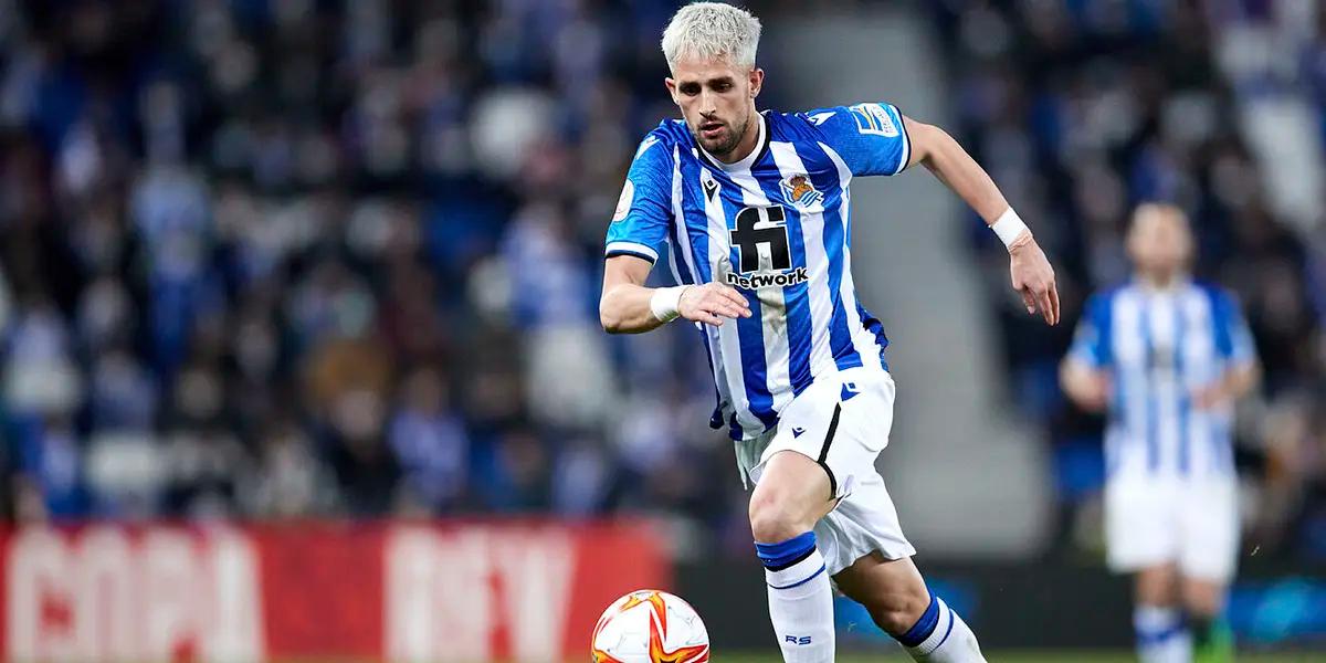 Con el sorpresivo anuncio de que Adnan Januzaj no renovará su contrato con la Real Sociedad, Barcelona y Real Betis se habrían lanzado por la contratación del belga ofreciéndole un buen contrato y una jugosa prima de entre 8 y 10 millones de euros por su fichaje.