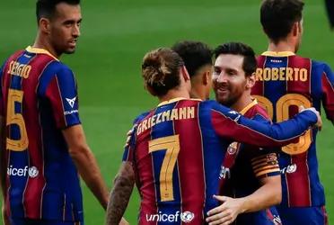 Con la salida de Messi, el francés debería convertirse en el nuevo líder del ataque y 'ocupar' el vacío del argentino. A pesar de esto en el club siguen persiguiendo bajar esa masa salarial y Griezmann es uno de los que mas cobra, por lo que aún no está descartada una posible venta.