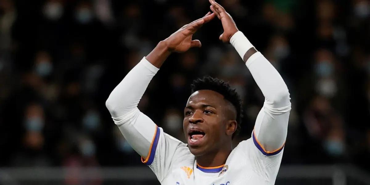 Con un golazo del brasileño y otro de Benzema, el equipo merengue venció al Sevilla por 2 a 1 y se afirma como solitario en la punta del campeonato con 33 puntos.