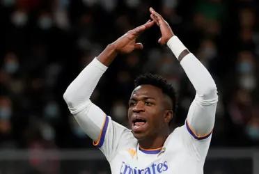 Con un golazo del brasileño y otro de Benzema, el equipo merengue venció al Sevilla por 2 a 1 y se afirma como solitario en la punta del campeonato con 33 puntos.