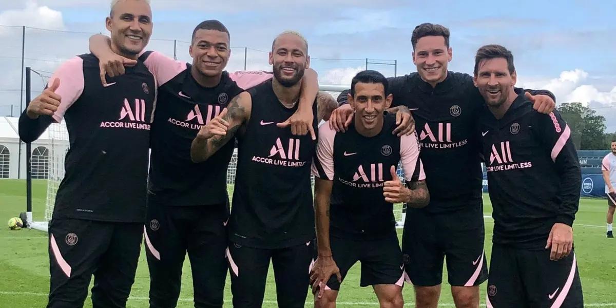 'Corriere della Sera' asegura que, sin tener nada en contra de Donnarumma, el clan sudamericano del vestuario del PSG, formado por Messi, Di María, Paredes, Neymar Jr. y Marquinhos, "hace piña" con el costarricense.