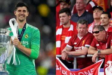 Courtois se hizo un llamativo tatuaje de un arco con una muralla lo cual los hinchas del Liverpool tomaron como una burla pesada.
