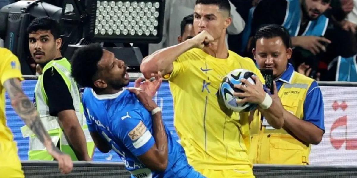 Cristiano Ronaldo agredió a rival de Al-Hilal en la liga de Arabia con el Al-Nassr