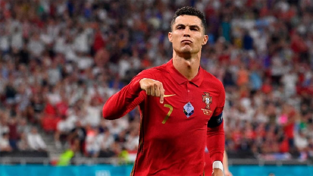 Cristiano Ronaldo anotó por duplicado ante Irlanda y volvió a pulverizar un nuevo récord a nivel selecciones. Detallamos los números del delantero de la Selección de Fútbol de Portugal.