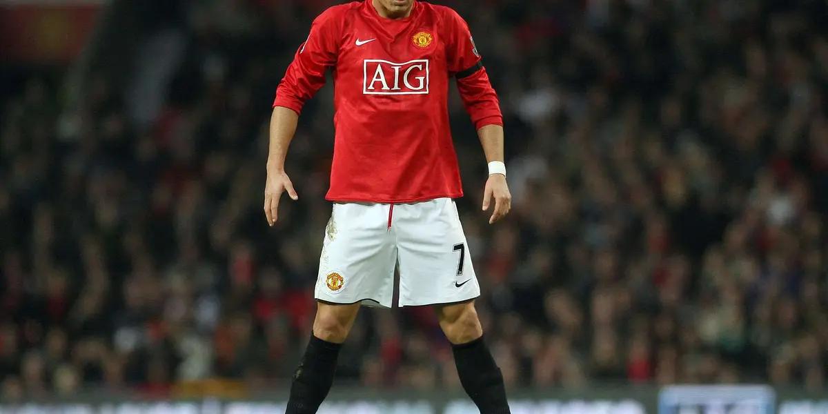 Cristiano Ronaldo es nuevo jugador del Manchester United y ahora solo quedan definir pequeñas cosas... o quizas no tan pequeñas. Su mitico numero 7 está ocupado y ahora habrá que ver que sucede con él.