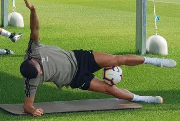 Cristiano Ronaldo es un excepcional deportista de elite. Aún a sus 36 años se muestra con un estado físico que sorprende por velocidad, potencia y capacidad de reacción. Se reveló la fórmula para mantenerse así.