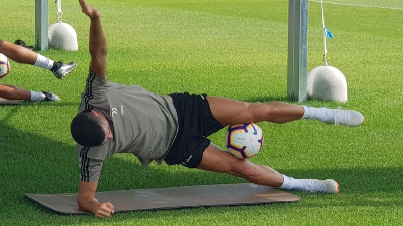 Cristiano Ronaldo es un excepcional deportista de elite. Aún a sus 36 años se muestra con un estado físico que sorprende por velocidad, potencia y capacidad de reacción. Se reveló la fórmula para mantenerse así.
