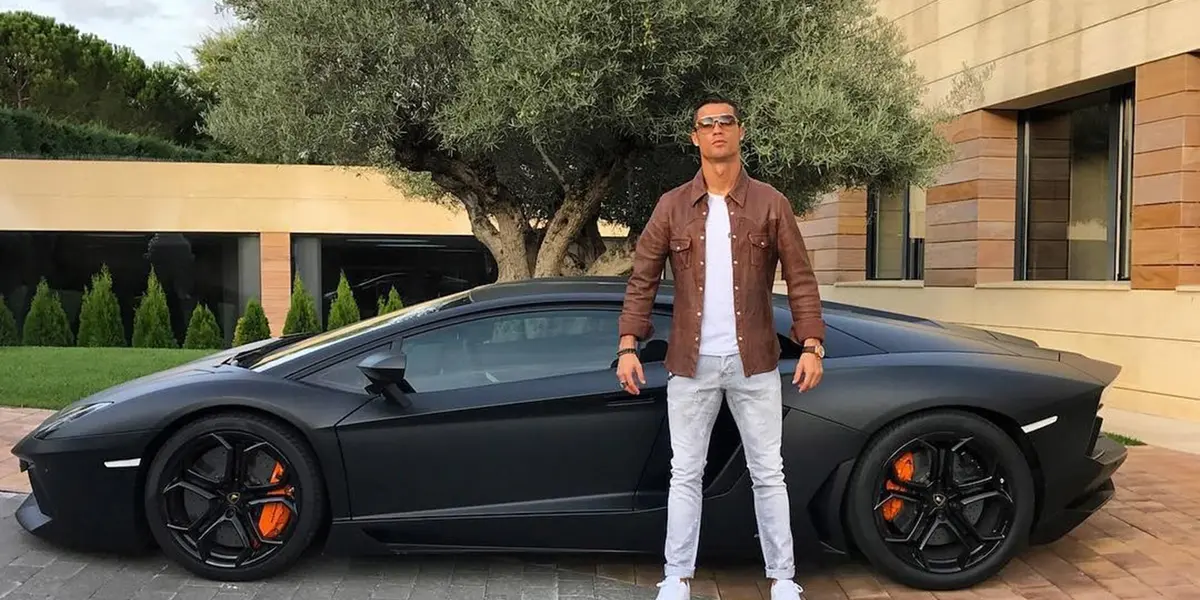 Cristiano Ronaldo es una auténtica fábrica de generar millones. En qué invierte su dinero el primer futbolista en superar los 1000 millones de dólares.