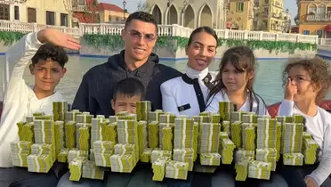 Cristiano Ronaldo, jugador del Al-Nassr, con su familia de viaje