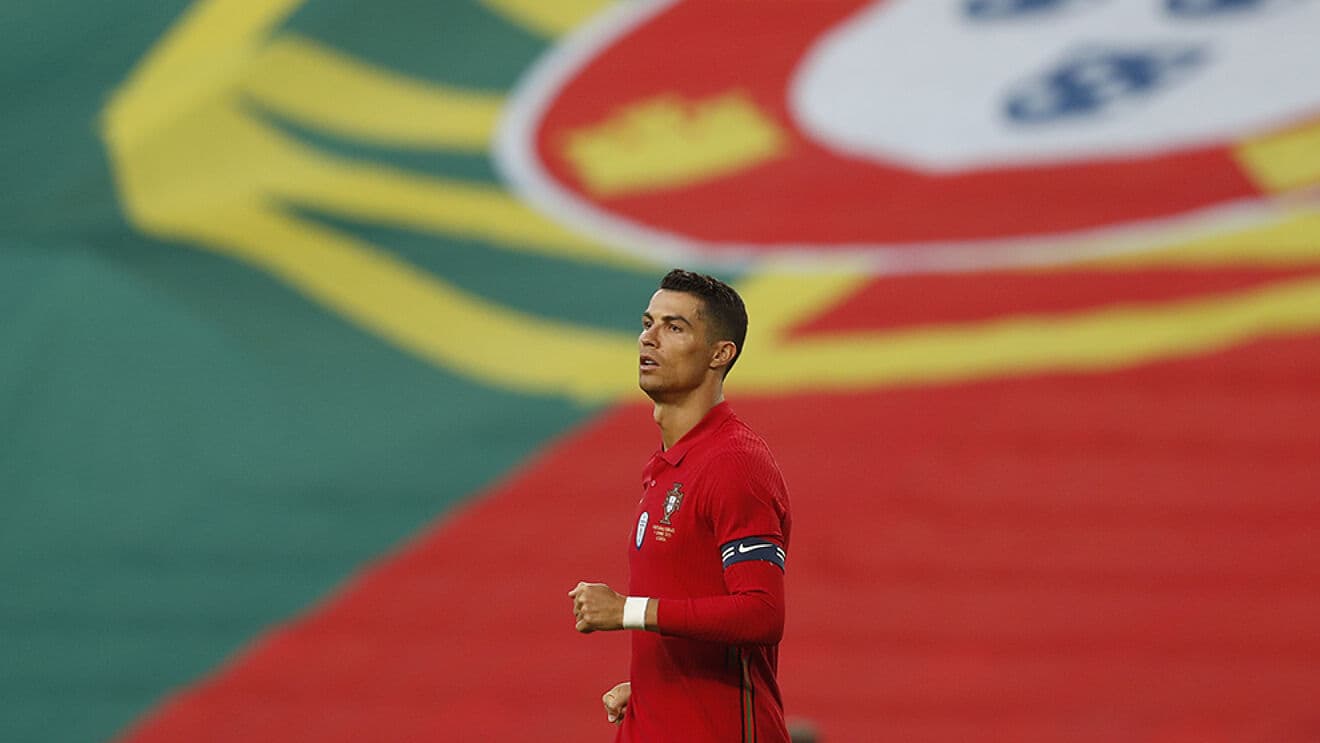 Cristiano Ronaldo, a sus 36 años de edad, sigue escribiendo la historia grande del fútbol. En la jornada que compartió con la Selección de Fútbol de Portugal, CR7 se convirtió en el máximo goleador a nivel selecciones.