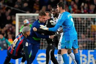 Cuando el árbitro cerró el telón del encuentro, se armó la discusión.