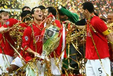 Cuando nombramos a Cristiano Ronaldo, sin duda, lo asociamos a uno de los mejores futbolistas de los primeros años del 2000. El jugador portugués supo brillar desde el principio y en el club inglés, hizo historia desde su primer minuto en la cancha. Si quieres recordar cómo Cristiano empezó a escribir su leyenda en el fútbol, no dejes de leer este artículo de El Futbolero.